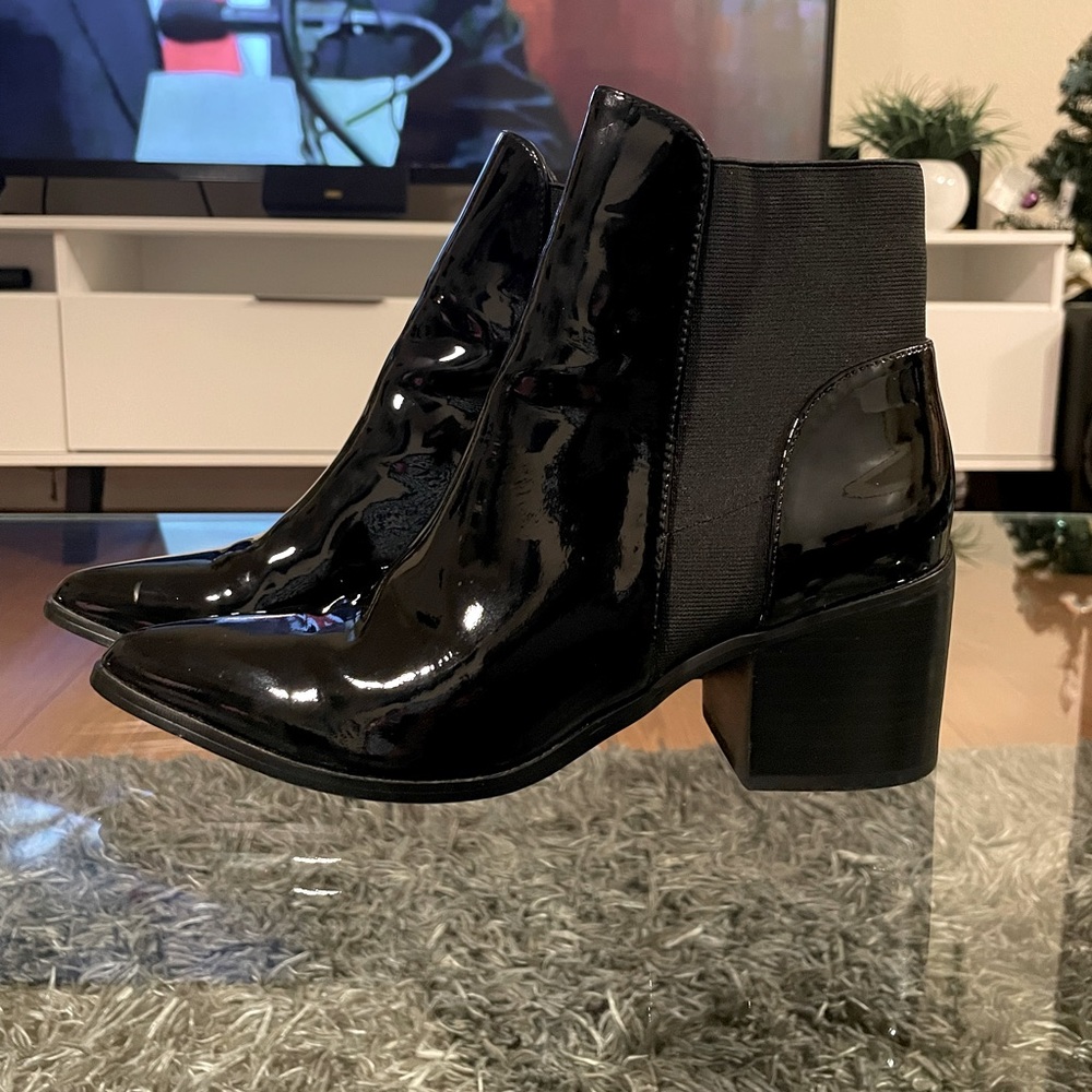 ALDO BOOTS FOR WOMEN, PATENT LOOK, COLOR BLACK , SIZE 7 US